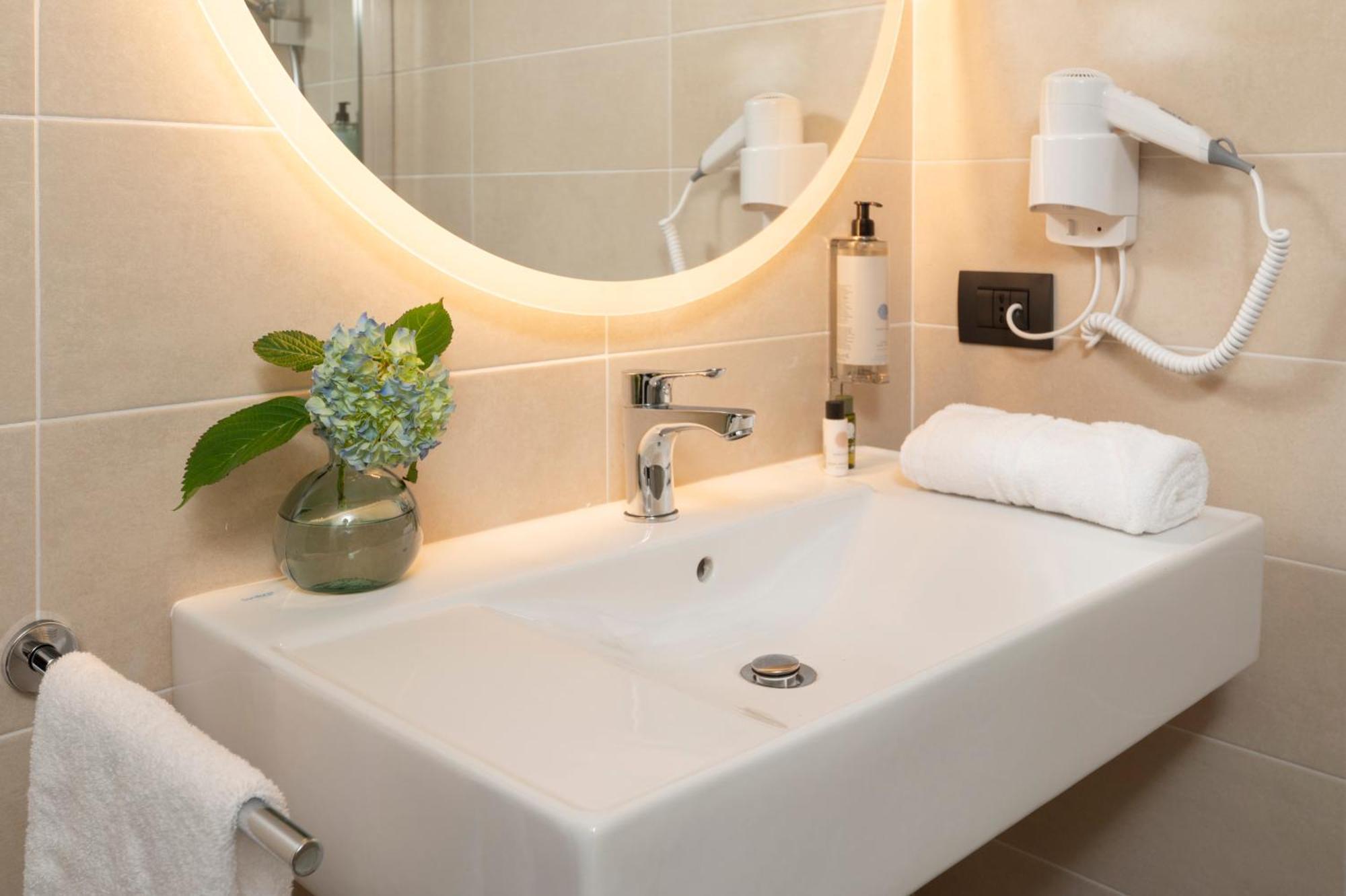 Hotel Plaza San Martino Siccomario Kültér fotó