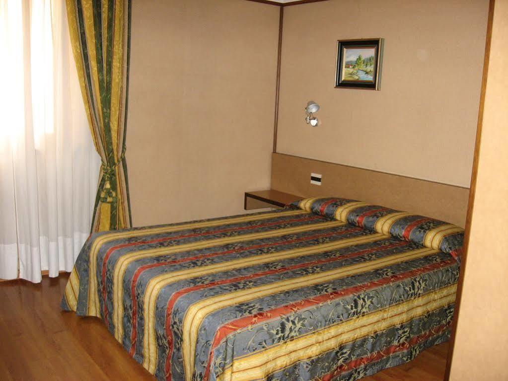 Hotel Plaza San Martino Siccomario Kültér fotó