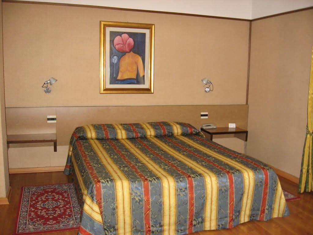 Hotel Plaza San Martino Siccomario Kültér fotó