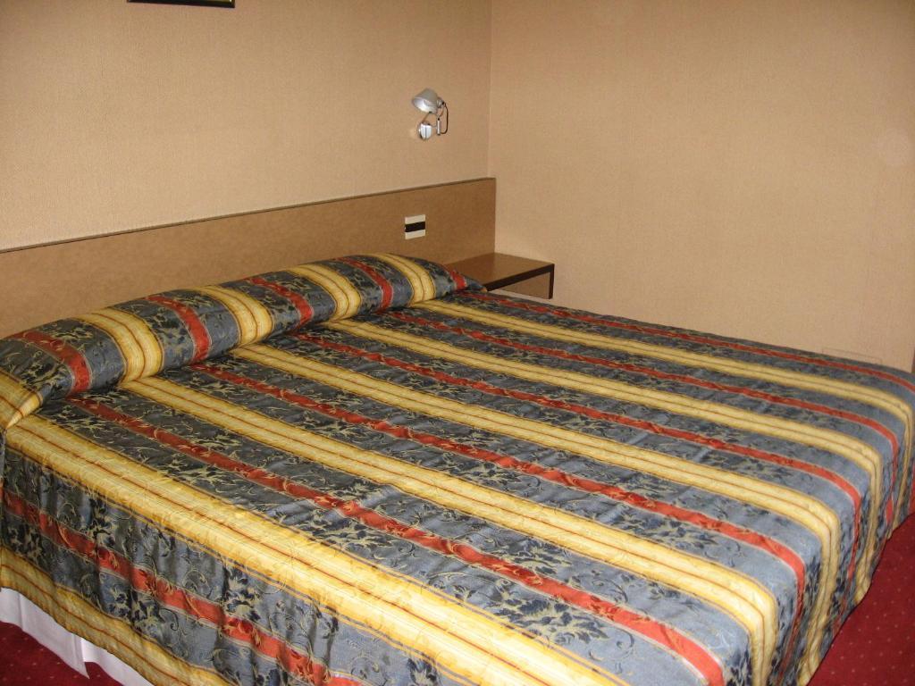 Hotel Plaza San Martino Siccomario Szoba fotó